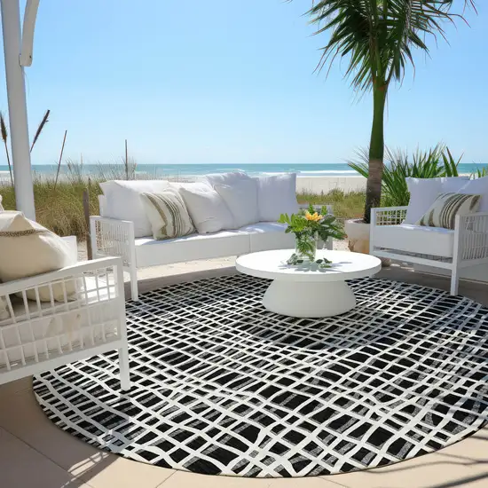 8' Black Gray And Ivory Round Striped Washable Indoor Outdoor Area Rug Photo 8