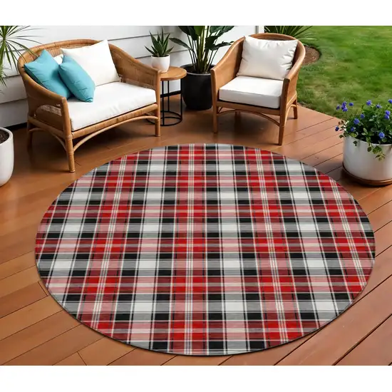 8' Black Red And White Round Plaid Washable Indoor Outdoor Area Rug Photo 2