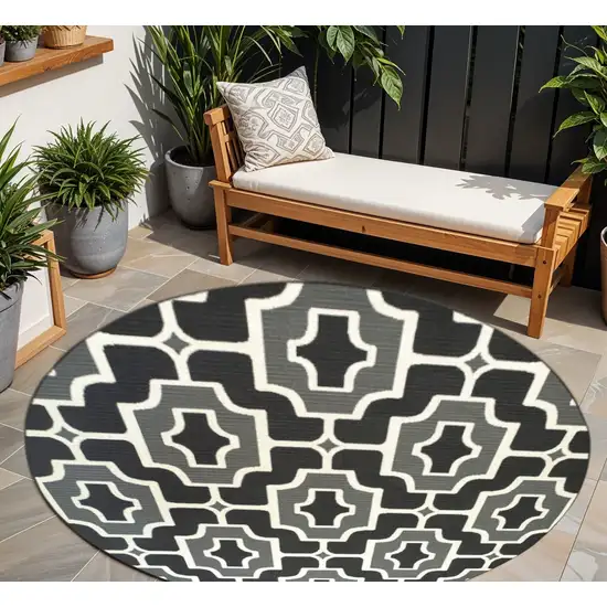Black and Gray Round Geometric Stain Resistant Indoor Outdoor Area Rug Photo 1