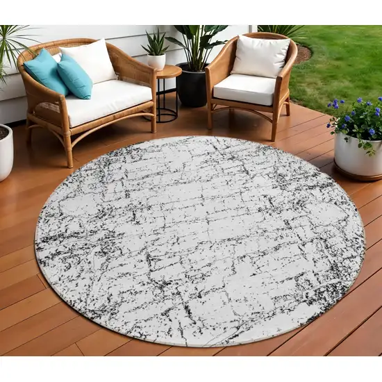 8' Black White And Gray Round Abstract Washable Indoor Outdoor Area Rug Photo 1
