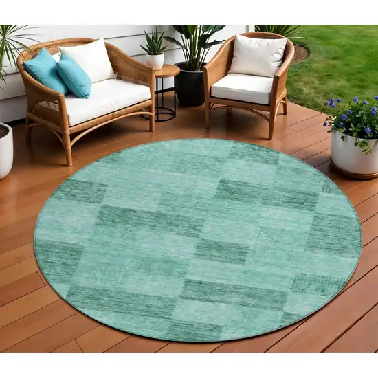 8' Blue And Aqua Round Geometric Washable Indoor Outdoor Area Rug Photo 1