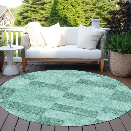 8' Blue And Aqua Round Geometric Washable Indoor Outdoor Area Rug Photo 7