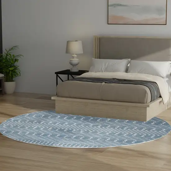8' Blue And Ivory Geometric Round Rug Photo 5