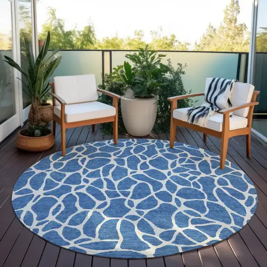 8' Blue And Ivory Round Geometric Washable Indoor Outdoor Area Rug Photo 5