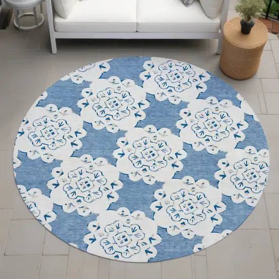 8' Blue And Ivory Round Quatrefoil Washable Indoor Outdoor Area Rug Photo 8