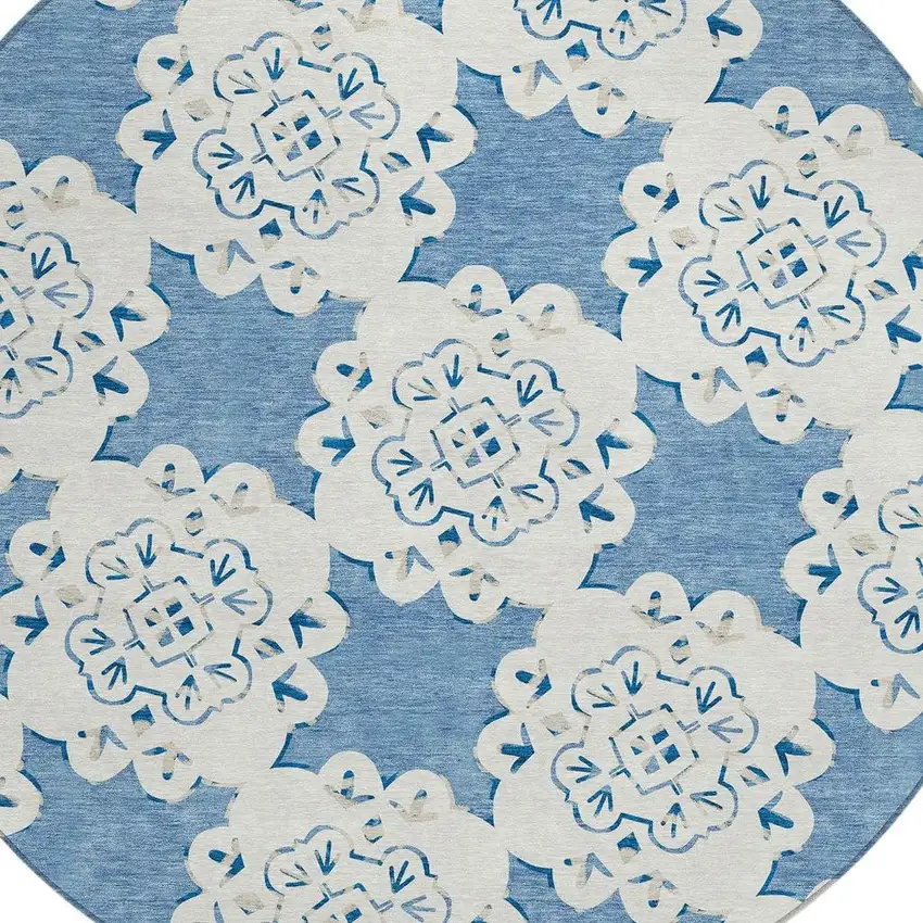 8' Blue And Ivory Round Quatrefoil Washable Indoor Outdoor Area Rug Photo 7