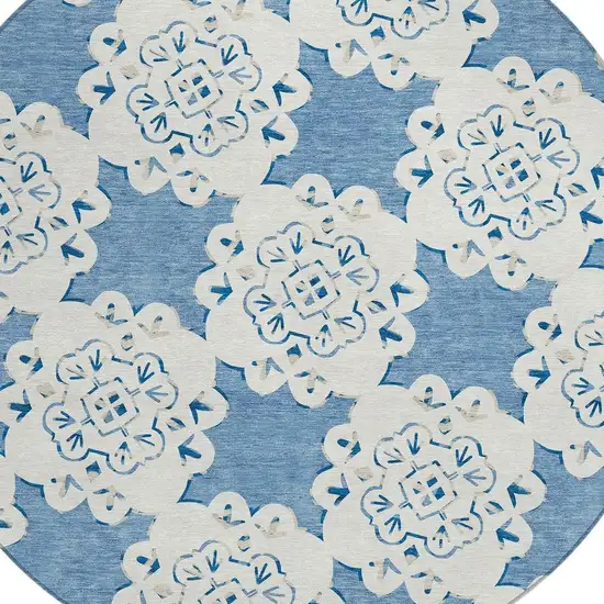 8' Blue And Ivory Round Quatrefoil Washable Indoor Outdoor Area Rug Photo 7