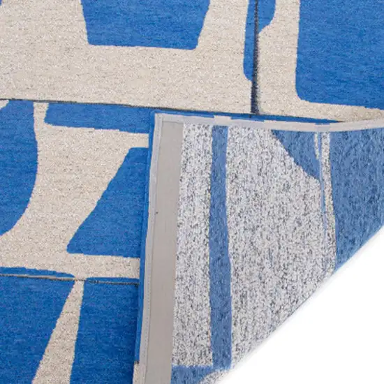 5' Blue And White Geometric Washable Round Rug Photo 7