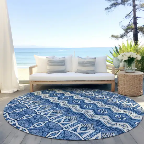 8' Blue Gray And Ivory Round Moroccan Washable Indoor Outdoor Area Rug Photo 5