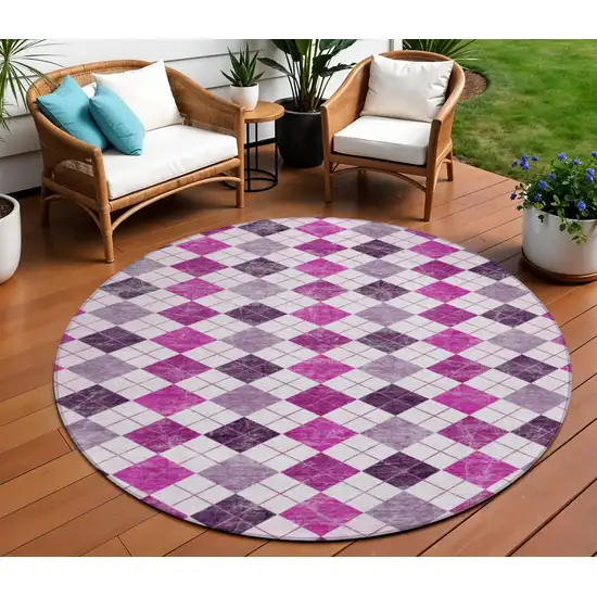 8' Blush And Ivory Round Geometric Washable Indoor Outdoor Area Rug Photo 1