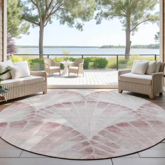 8' Blush And Ivory Round Seashell Washable Indoor Outdoor Area Rug Photo 4