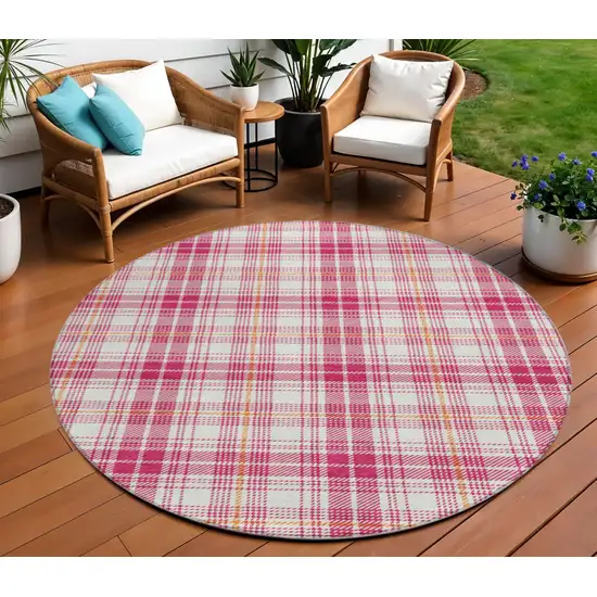 8' Blush Ivory And Copper Round Plaid Washable Indoor Outdoor Area Rug Photo 1