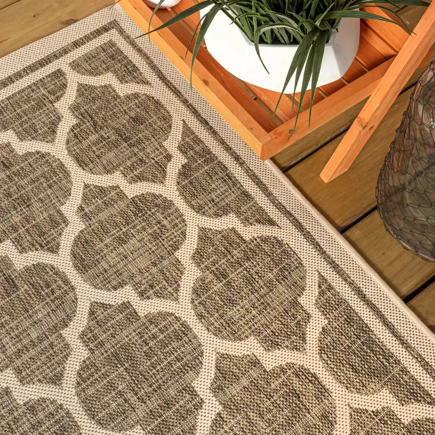 8' Brown And Beige Round Geometric Indoor Outdoor Area Rug Photo 7