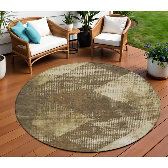 8' Brown And Beige Round Geometric Washable Indoor Outdoor Area Rug Photo 1