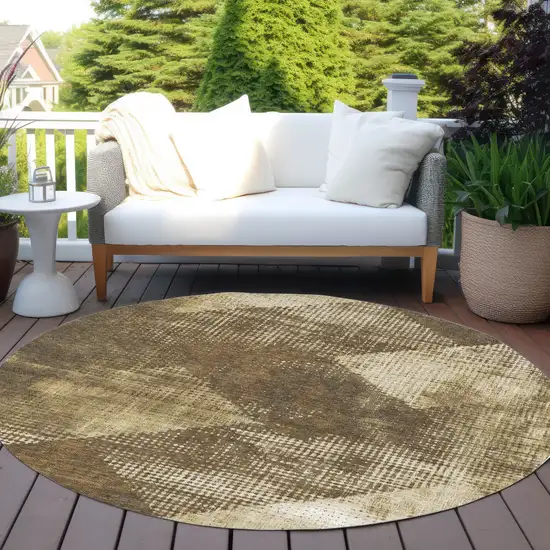 8' Brown And Beige Round Geometric Washable Indoor Outdoor Area Rug Photo 7