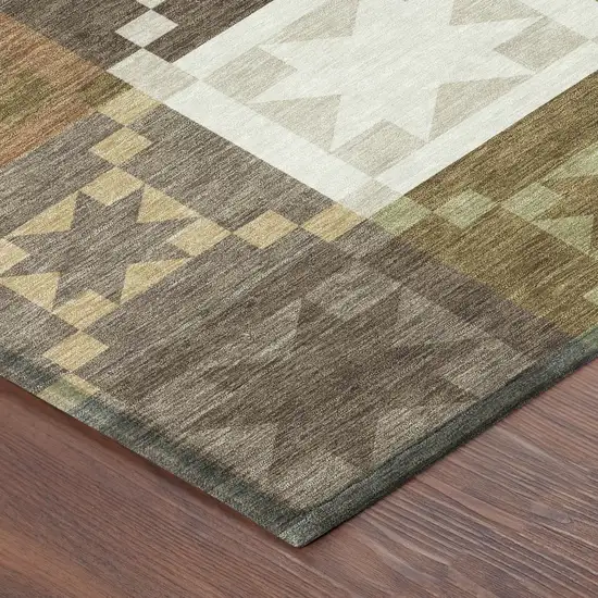 8' Brown And Green Round Patchwork Washable Indoor Outdoor Area Rug Photo 6
