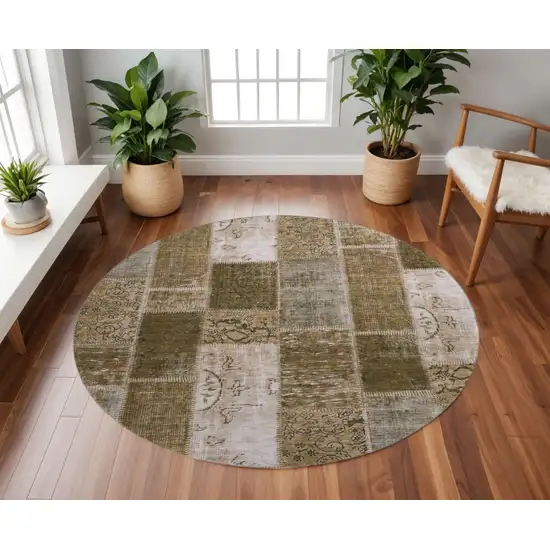 8' Brown And Ivory Patchwork Washable Round Rug With UV Protection Photo 2