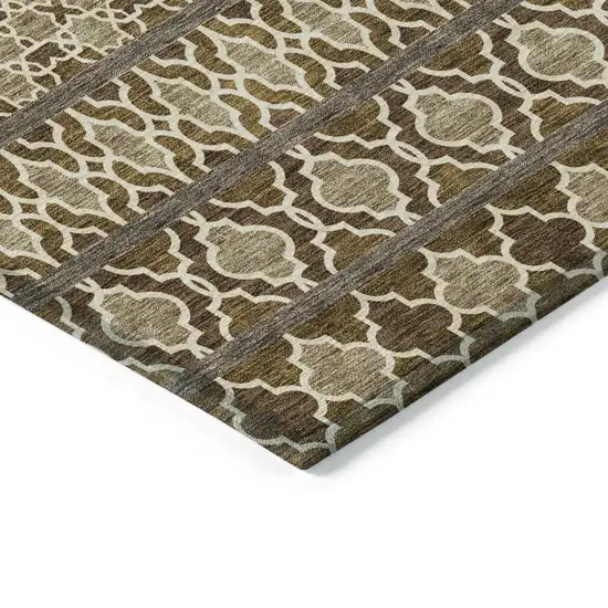 8' Brown And Taupe Round Quatrefoil Washable Indoor Outdoor Area Rug Photo 3