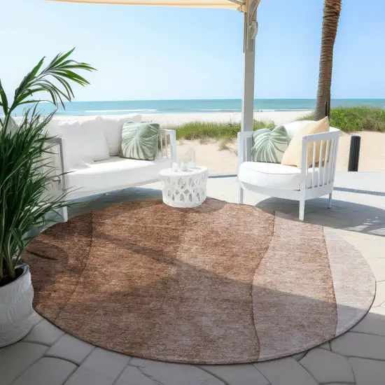 8' Brown Beige And Chocolate Round Ombre Washable Indoor Outdoor Area Rug Photo 5