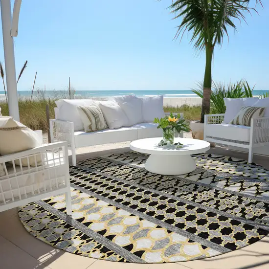 8' Charcoal Gray And Gold Round Quatrefoil Washable Indoor Outdoor Area Rug Photo 8