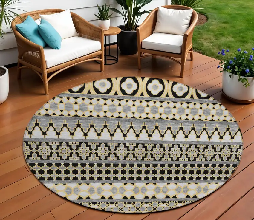 8' Charcoal Gray And Gold Round Quatrefoil Washable Indoor Outdoor Area Rug Photo 1
