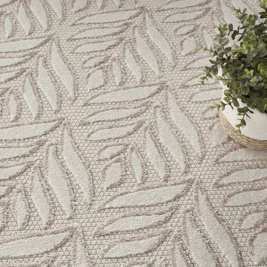 8' Gray and Ivory Round Floral Indoor Outdoor Area Rug Photo 9