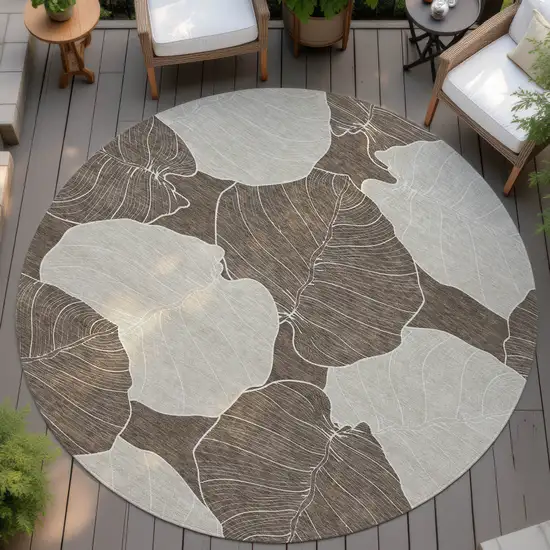 8' Chocolate And Beige Round Floral Washable Indoor Outdoor Area Rug Photo 4