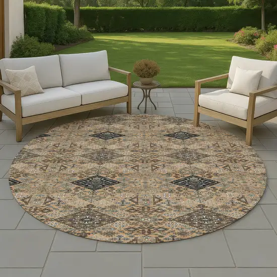 8' Copper And Green Round Geometric Washable Indoor Outdoor Area Rug Photo 4