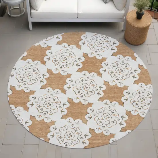8' Copper And Ivory Round Quatrefoil Washable Indoor Outdoor Area Rug Photo 7