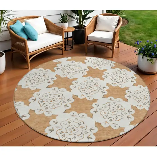 8' Copper And Ivory Round Quatrefoil Washable Indoor Outdoor Area Rug Photo 1
