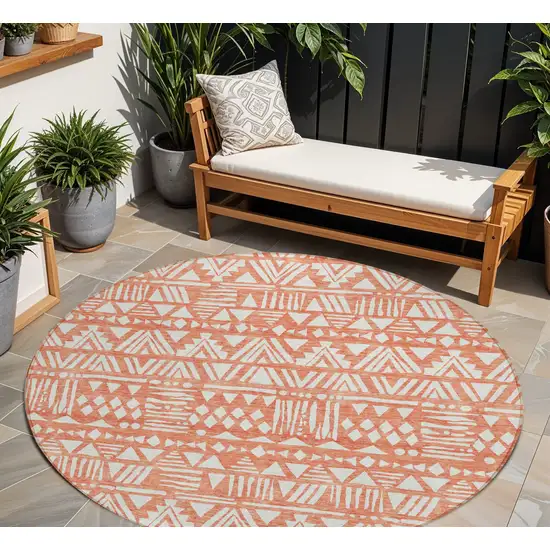 8' Coral And Ivory Round Southwestern Washable Indoor Outdoor Area Rug Photo 1