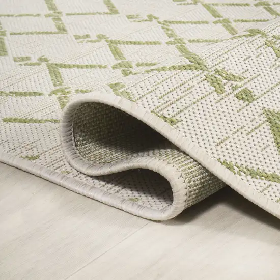 5' Cream And Green Round Trellis Indoor Outdoor Area Rug Photo 9