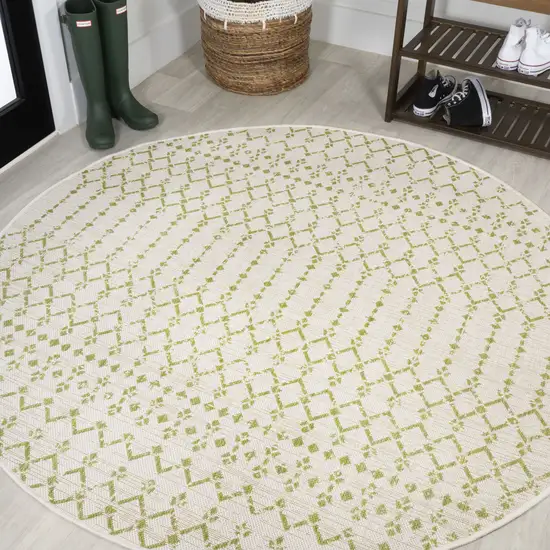 5' Cream And Green Round Trellis Indoor Outdoor Area Rug Photo 4