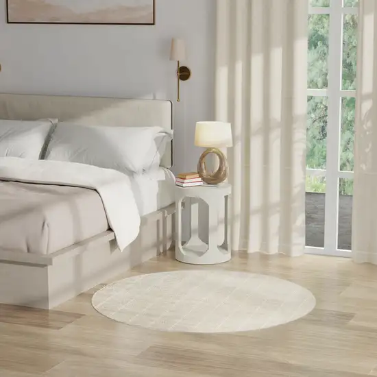 4' Cream And Ivory Geometric Round Rug Photo 5