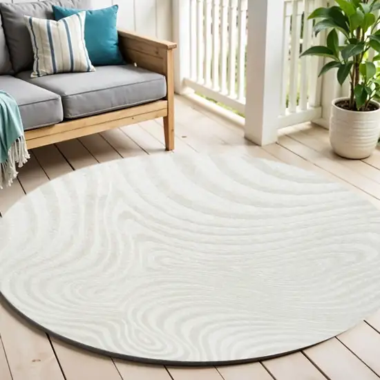 6' Cream And Ivory Round Abstract Indoor Outdoor Area Rug Photo 1