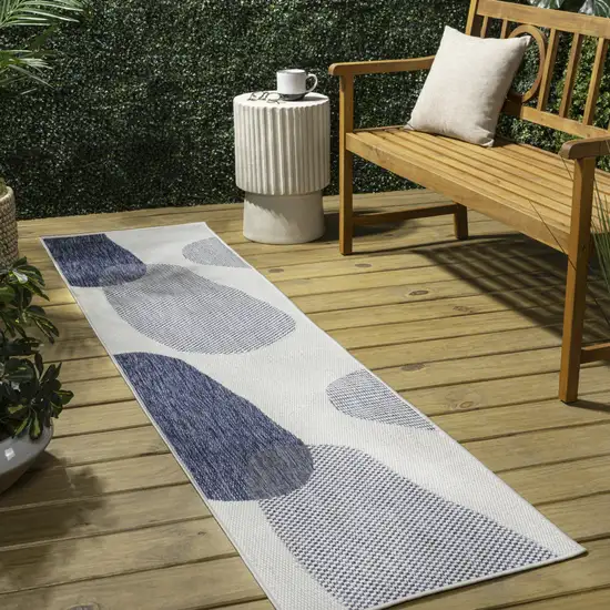 8' Cream And Navy Blue Geometric Indoor Outdoor Runner Rug Photo 5