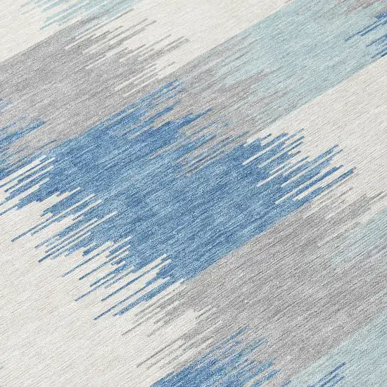 8' Denim Blue And Blue Round Geometric Washable Indoor Outdoor Area Rug Photo 5