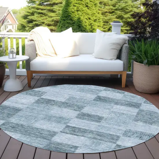 8' Denim Blue And Light Blue Round Geometric Washable Indoor Outdoor Area Rug Photo 7