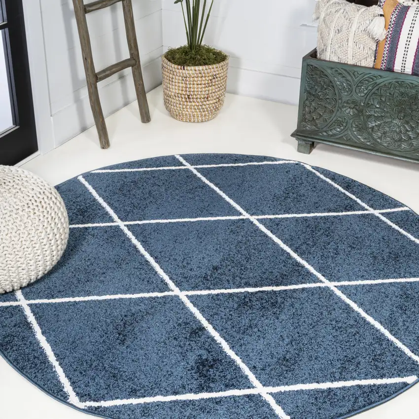 5' Diamond Round Rug Photo 4