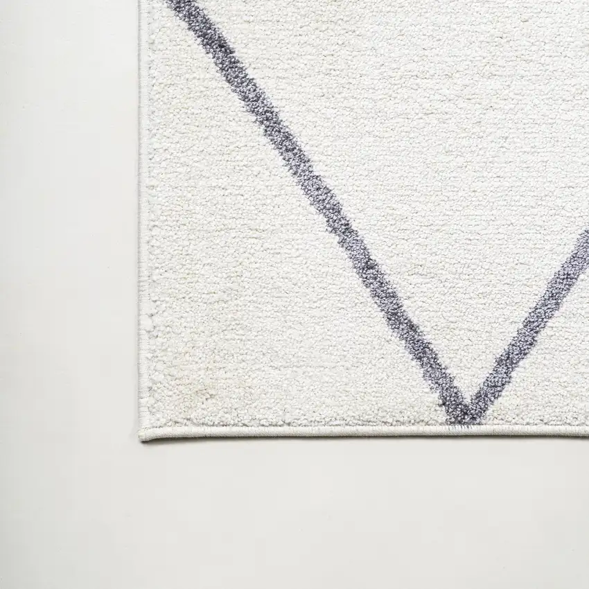 5' Diamond Round Rug Photo 9