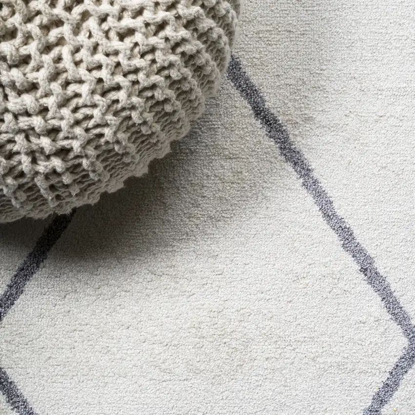 5' Diamond Round Rug Photo 7