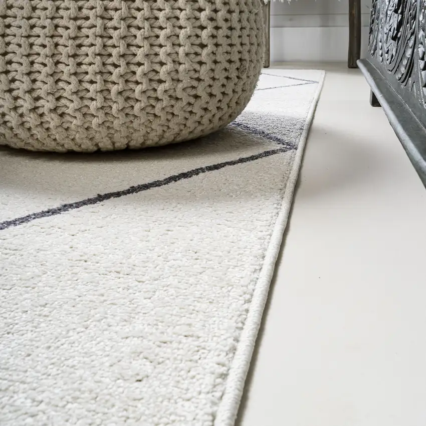 5' Diamond Round Rug Photo 6