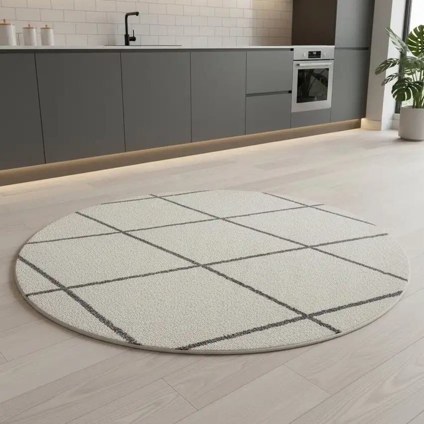 5' Diamond Round Rug Photo 1