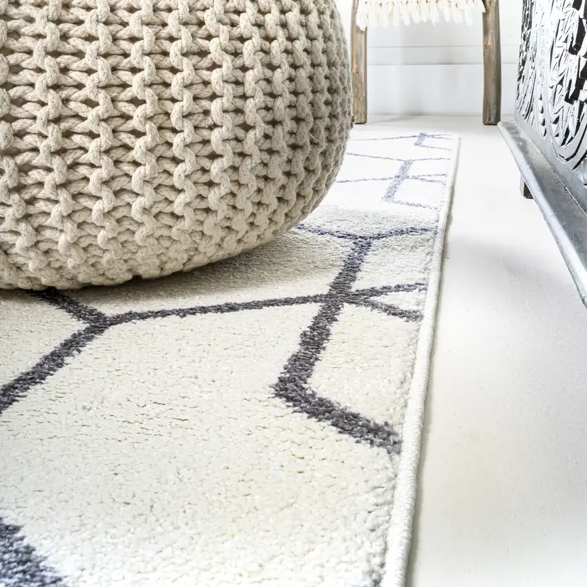 8' Diamond Runner Rug Photo 2