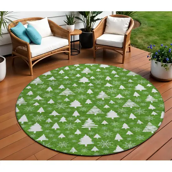 8' Emerald And Ivory Round Botanical Leaves Washable Indoor Outdoor Area Rug Photo 2