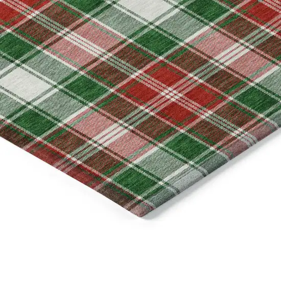 8' Emerald Red And White Round Plaid Washable Indoor Outdoor Area Rug Photo 7