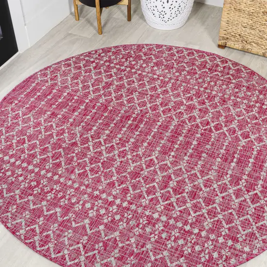 5' Fuchsia And Light Gray Round Trellis Indoor Outdoor Area Rug Photo 4