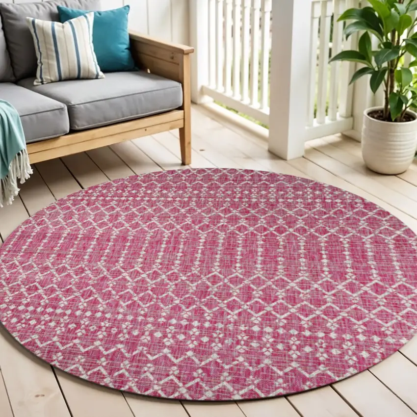 5' Fuchsia And Light Gray Round Trellis Indoor Outdoor Area Rug Photo 1