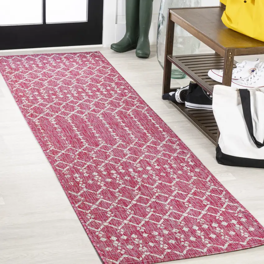 10' Fuchsia And Light Gray Trellis Indoor Outdoor Runner Rug Photo 4