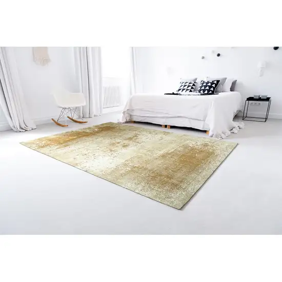 5' Gold And Beige Abstract Washable Round Rug With UV Protection Photo 5